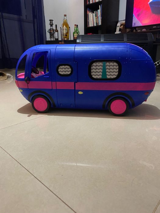 Auto caravana Lol com oferta de boneca LOL