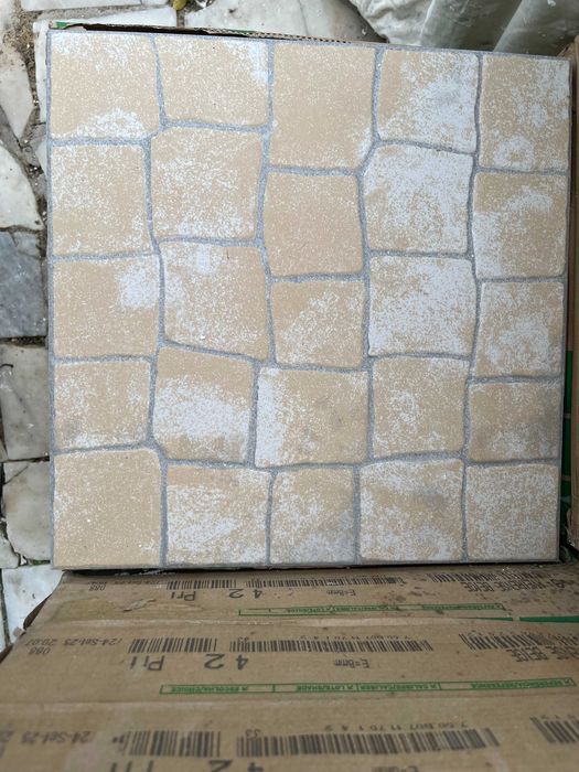 Pavimento cerâmico Porcelanato vidrado 45m2 Beije (estado novo)