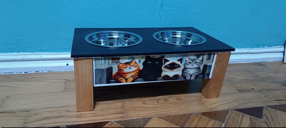 Comedouros em madeira para gatos
