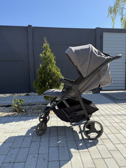 Прогулянковий візочок CARRELLO Bravo