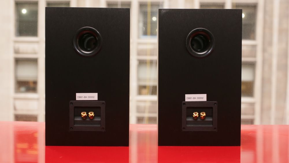 Kolumny Elac B6s
