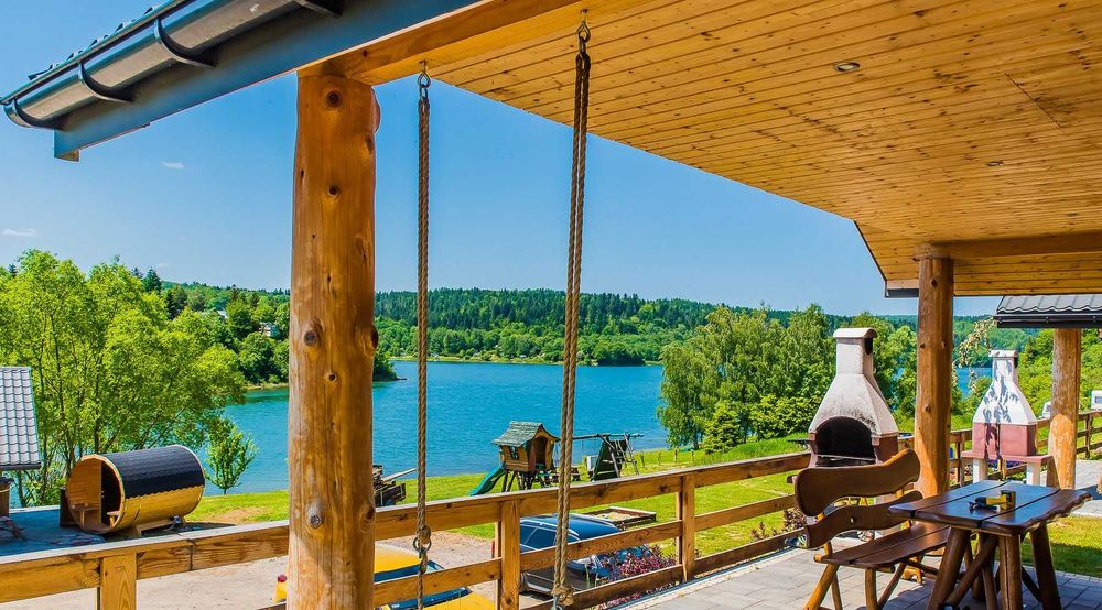 Domek z jacuzzi Solina Zawóz | Domki w Bieszczadach | prywatna plaża