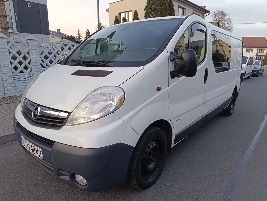 Opel Vivaro  2.0 CDTI brygadowka 6 osób zadbana gotowa do pracy
