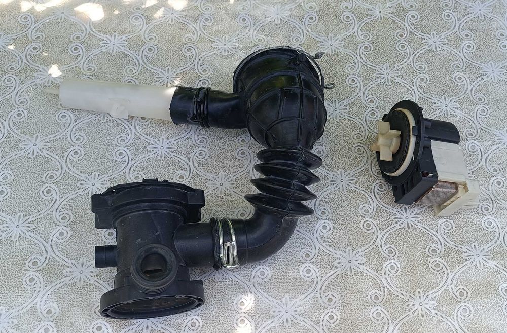 насос помпа патрубок для стиральной машины Ariston Indesit 56835