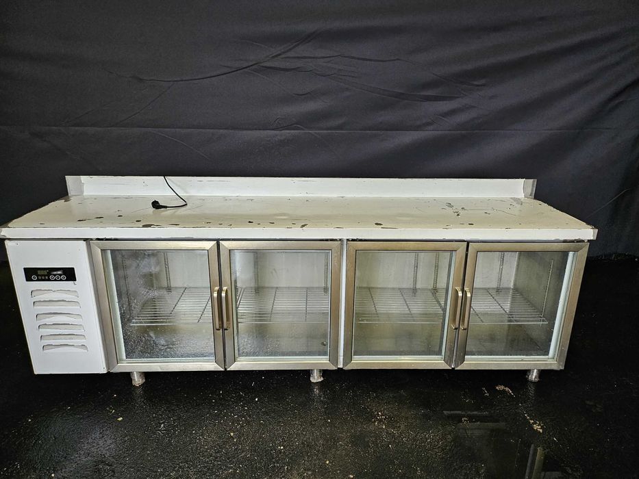 Bancada refrigerada com portas em vidro
