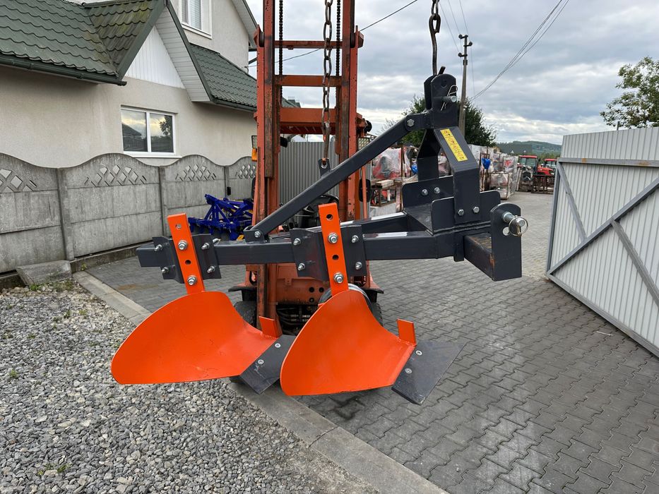 Плуг двох корпусний