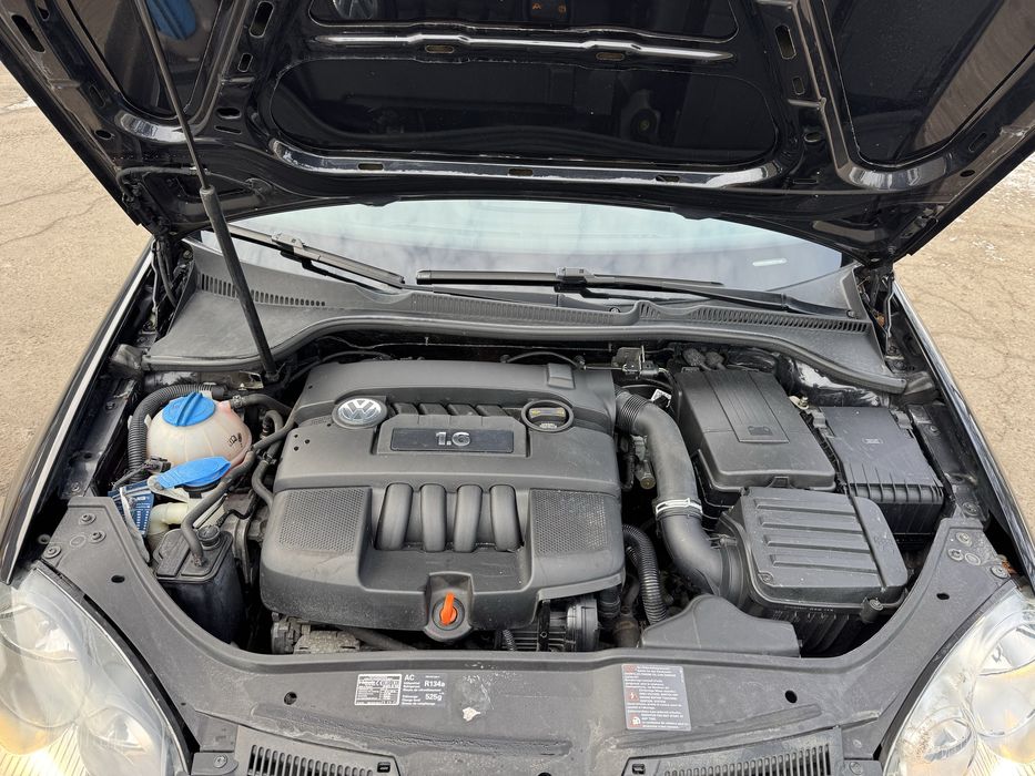 Volkswagen Golf V 2006 1.6MPI бензин