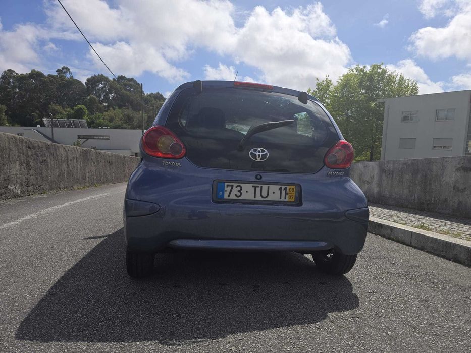 Toyota Aygo de 2008 , conta com 196.000km. O carro esrá impecável, não tem nada a fazer