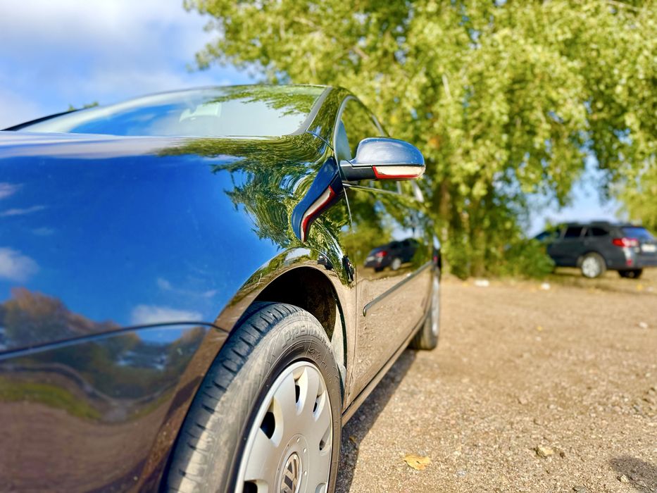 Volkswagen Golf 5 - 2004 рік  1.6 бензин