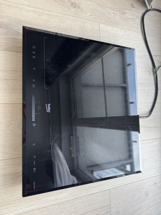 Plyta indukcyjna Beki HII 64505 FHT uszkodzona