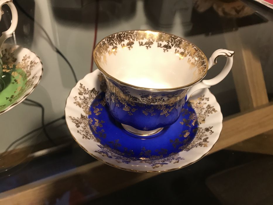 Louca antiga e de marca