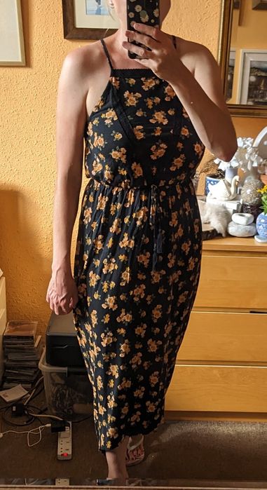 Długa sukienka z lekko krótszym przodem