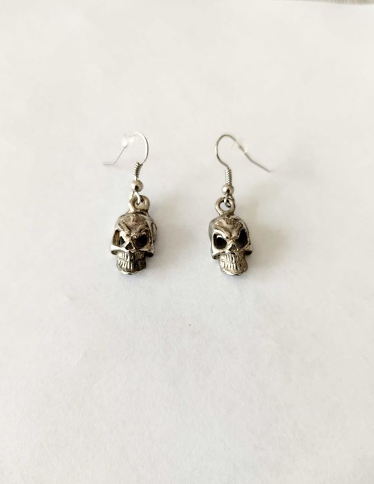 Kolczyki czaszki na Halloween