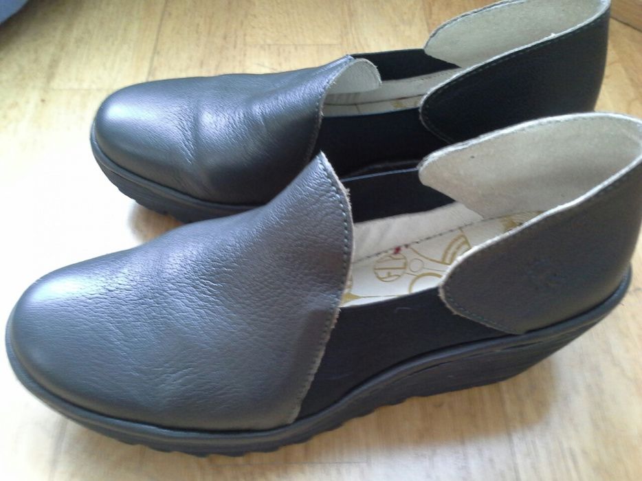 Sapatos Fly London No39 semi-novos