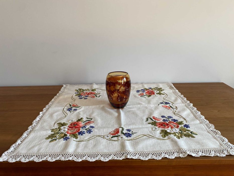 Obrus Haftowany Kwiaty 85x85 cm