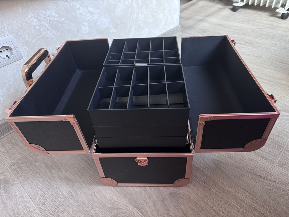 Бьюти кейс чемодан мастера раздвижной для косметики с ячейкамм