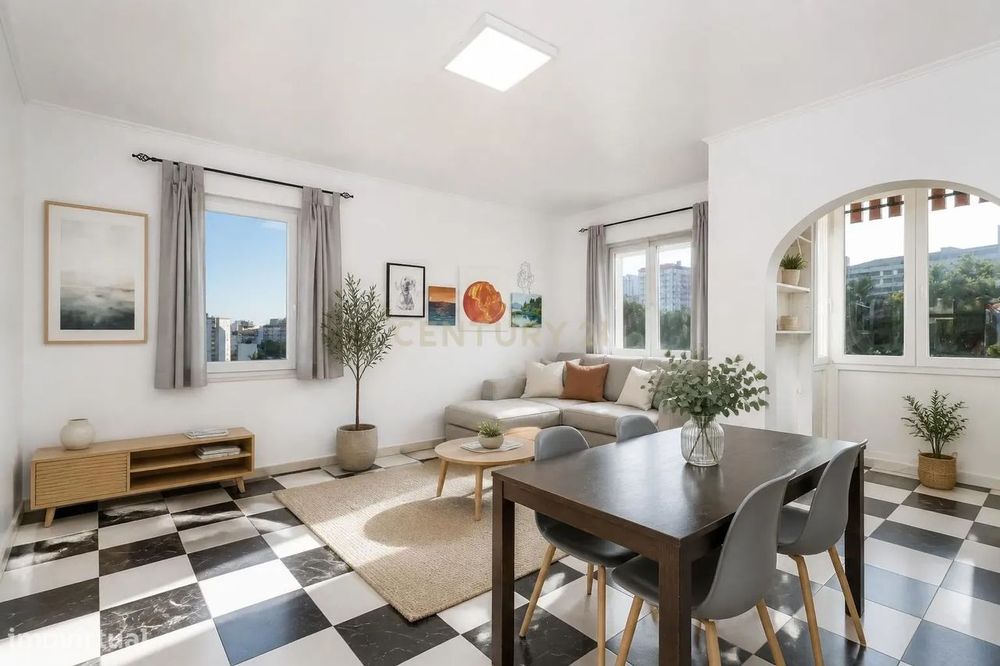 T3 remodelado com arrecadação em Santo António dos Cavaleiros