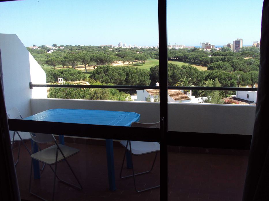 Penthouse em Vilamoura com piscina, varanda e vista de sonho mar e golfe
