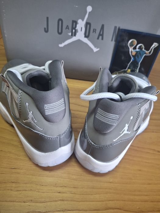 Jordan 11 cinzento
