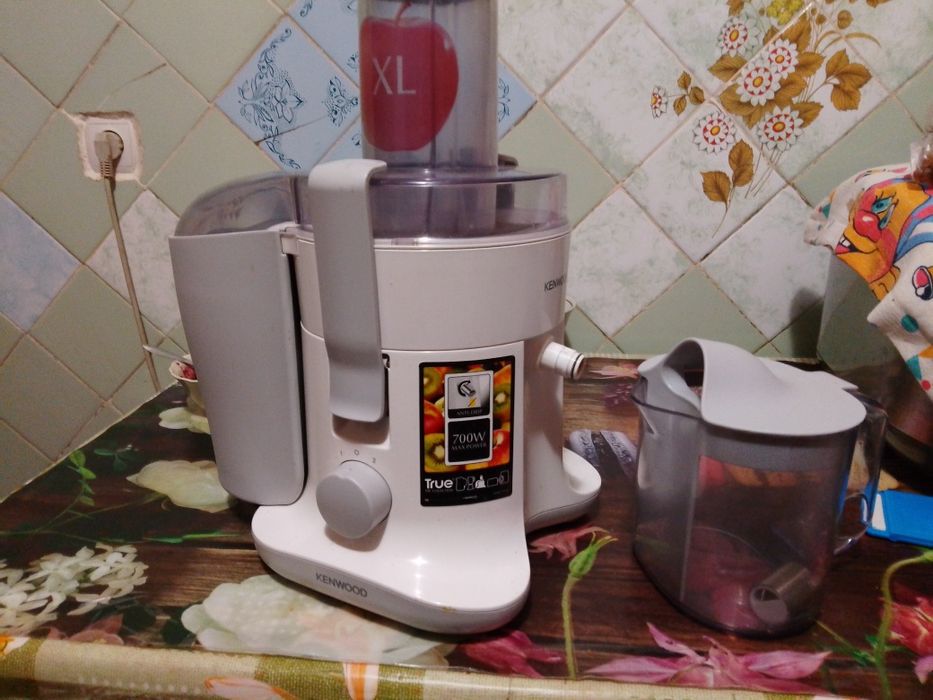 Соковижималка Kenwood JE680 700 W.