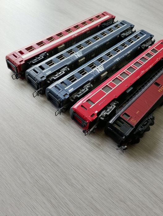 Conjunto 5 carruagens passageiros SNCF, H0 1:87