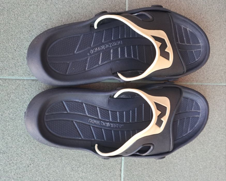 Продам оригінальні шльопки New Balance