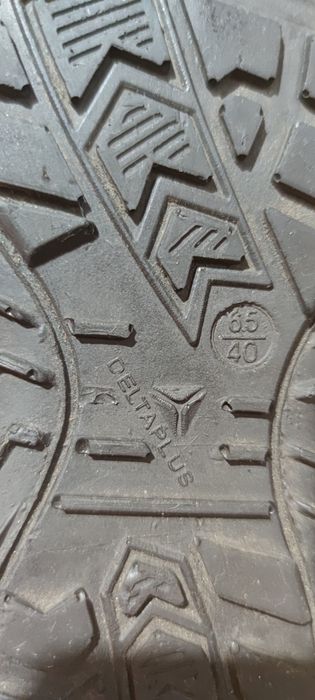 Робоче взуття з металевою пластиною