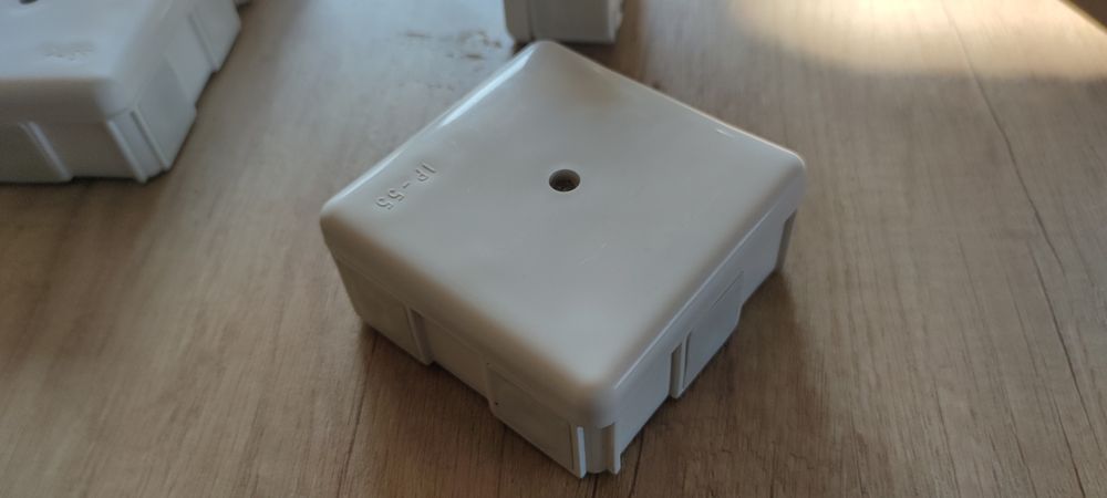 Puszka łaczeniowa 87x87 IP55 Biała nowa