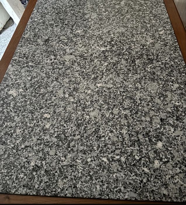 Mesa de Cozinha em Carvalho e Granito