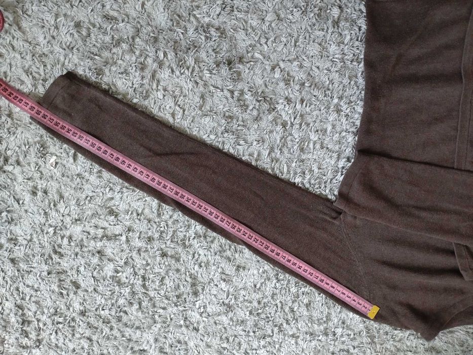 Brązowy sweterek, niezapinany