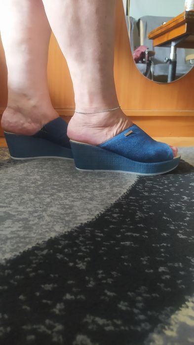 Wyjątkowe nowe wycierusowe klapki na koturnie Elizei roz 38/39+gratis.