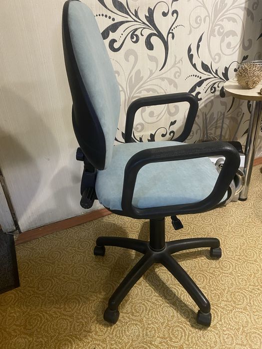 Офисное кресло б/у