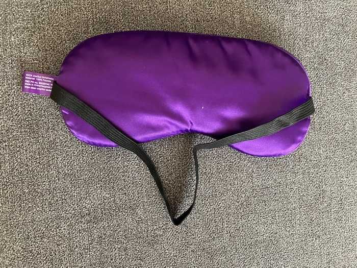 Opaska, maska, okularki do spania fioletowa, napis po niemiecku