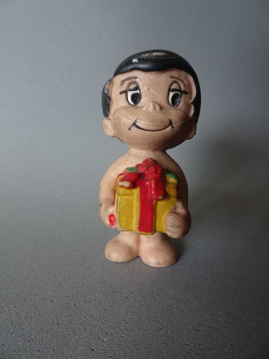 Figura em PVC da coleção Amor é... Maia Borges