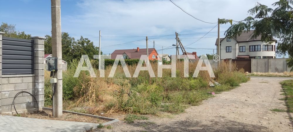 Угловой участок в застроенном районе. Рядом дома. Фонтанка, Тенистая