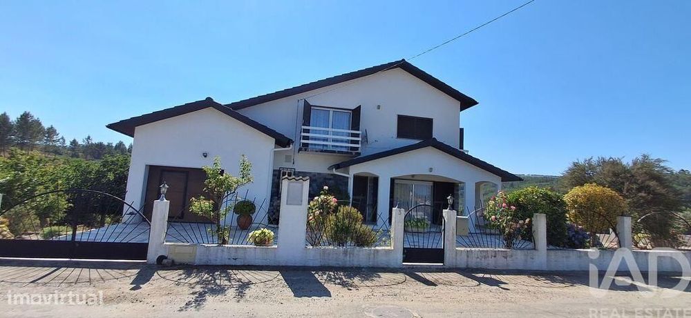 Casa / Villa T4 em Orvalho de 200,00 m2