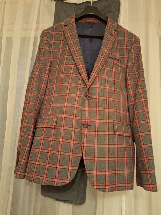 Мужской костюм  для торжества и  повседневной жизни.