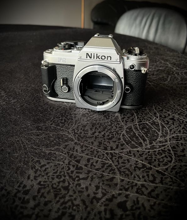 Câmara fotográfica analógica  Nikon FG