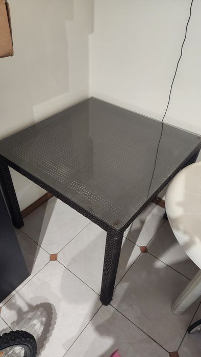Mesa Exterior Rattan c/ Vidro 90x90 cm