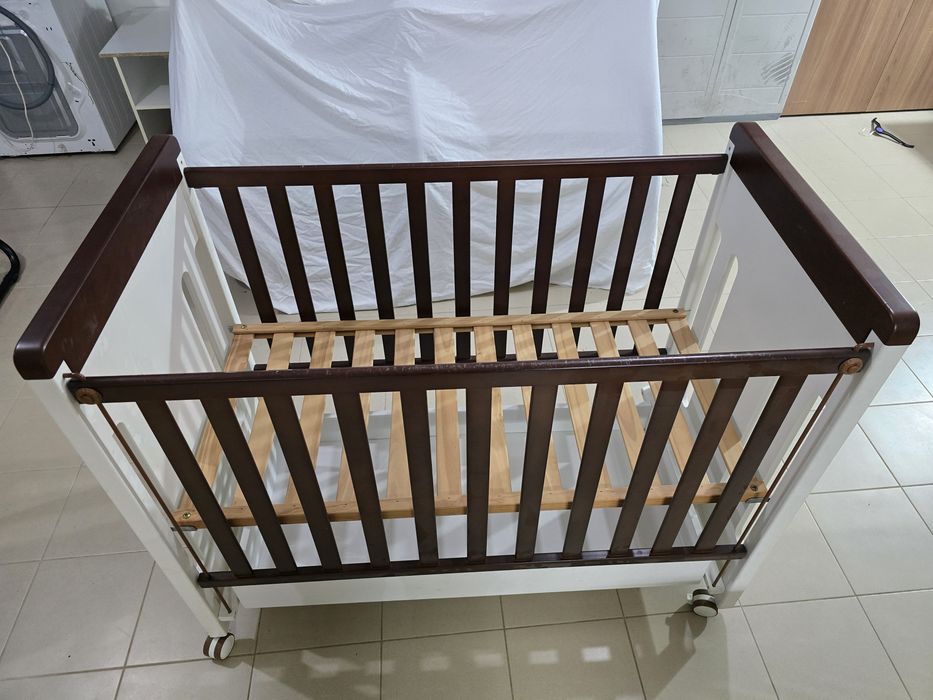 Berço + móvel com banheira (Conjunto)