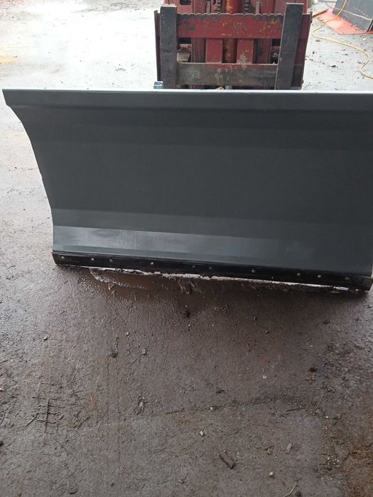 Pług śnieżny zgarniacz odpadów