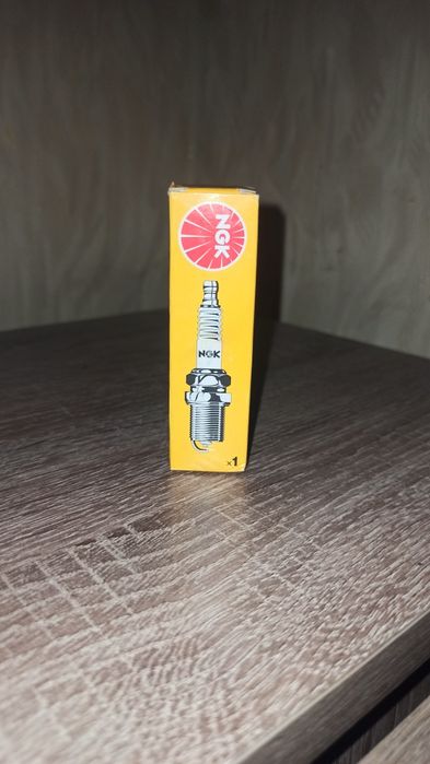 Продам нову NGK R