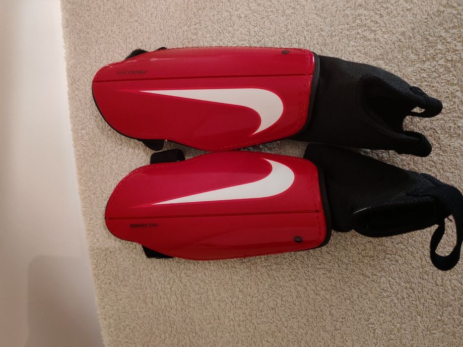Nike charge Youth guards