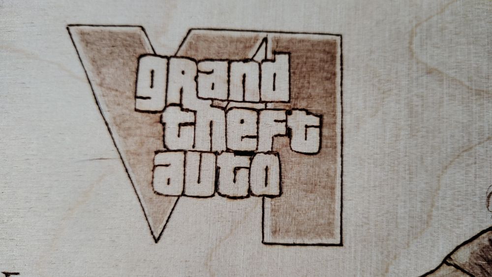 Ręcznie wypalony obraz w drewnie GTA VI