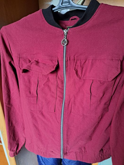 Продам жіночий одяг куртка чорна