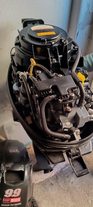 Silnik zaburtowy czterosuw suzuki  9.9