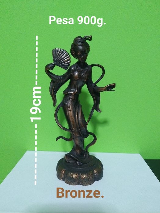 Estatueta antiga em bronze casa quarto apartamento vivenda carro.