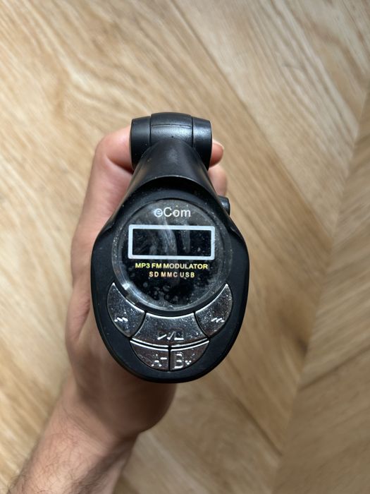 Modulator FM MP3 eCom – odtwarzanie muzyki z USB/SD/MMC w samochodzie