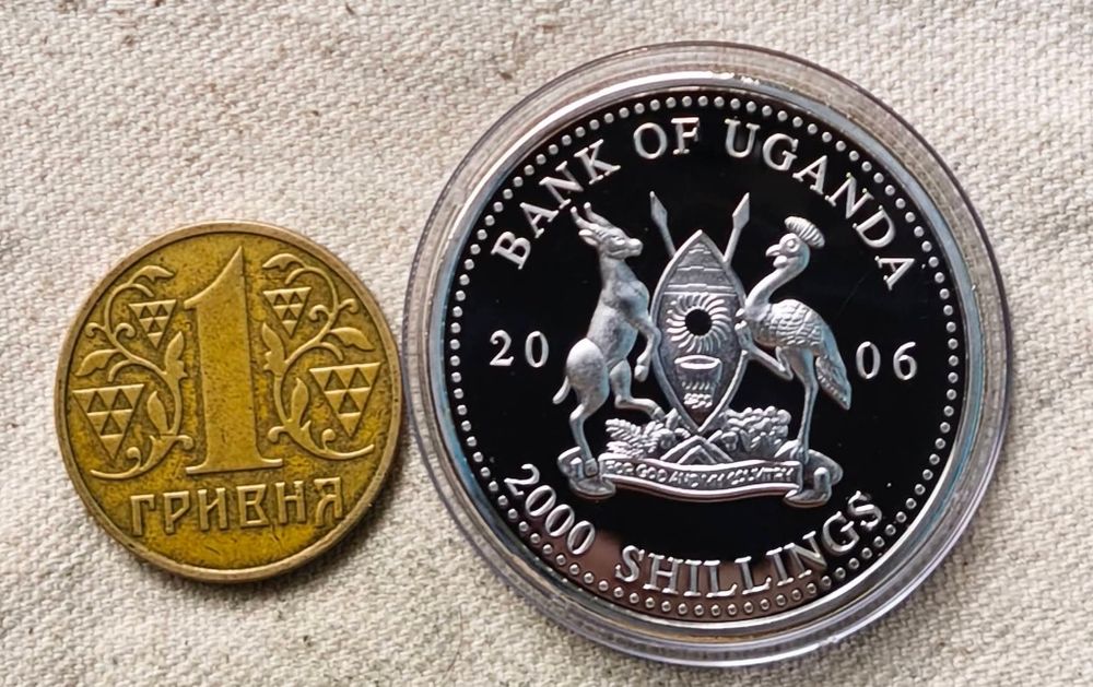 Уганда 2000 шиллінгів 2006 р. " Зал футбольної слави".