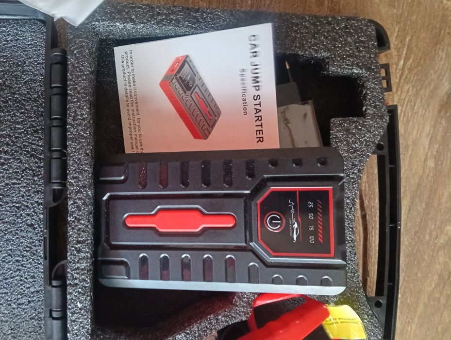 Booster do akumulatora 9800 mAh nowy w walizce
